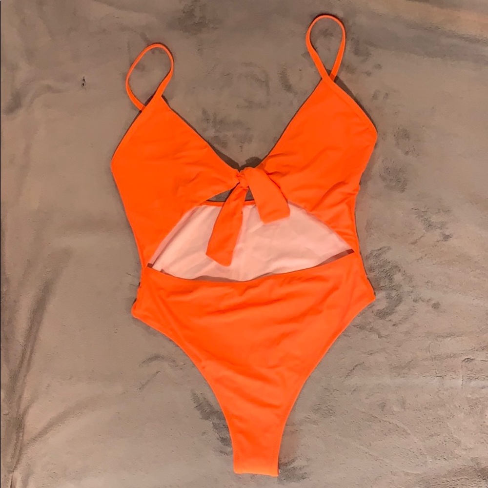 One piece swimsuit with cutout